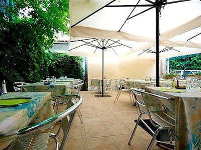 Logis Hotel Restaurant Metropole Mirande  Exterior foto